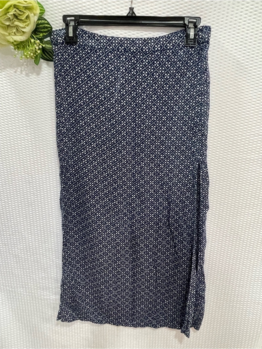 Abercrombie Kids Navy Printed Straight Maxi Skirt Size M Side Slits
Abercrombie